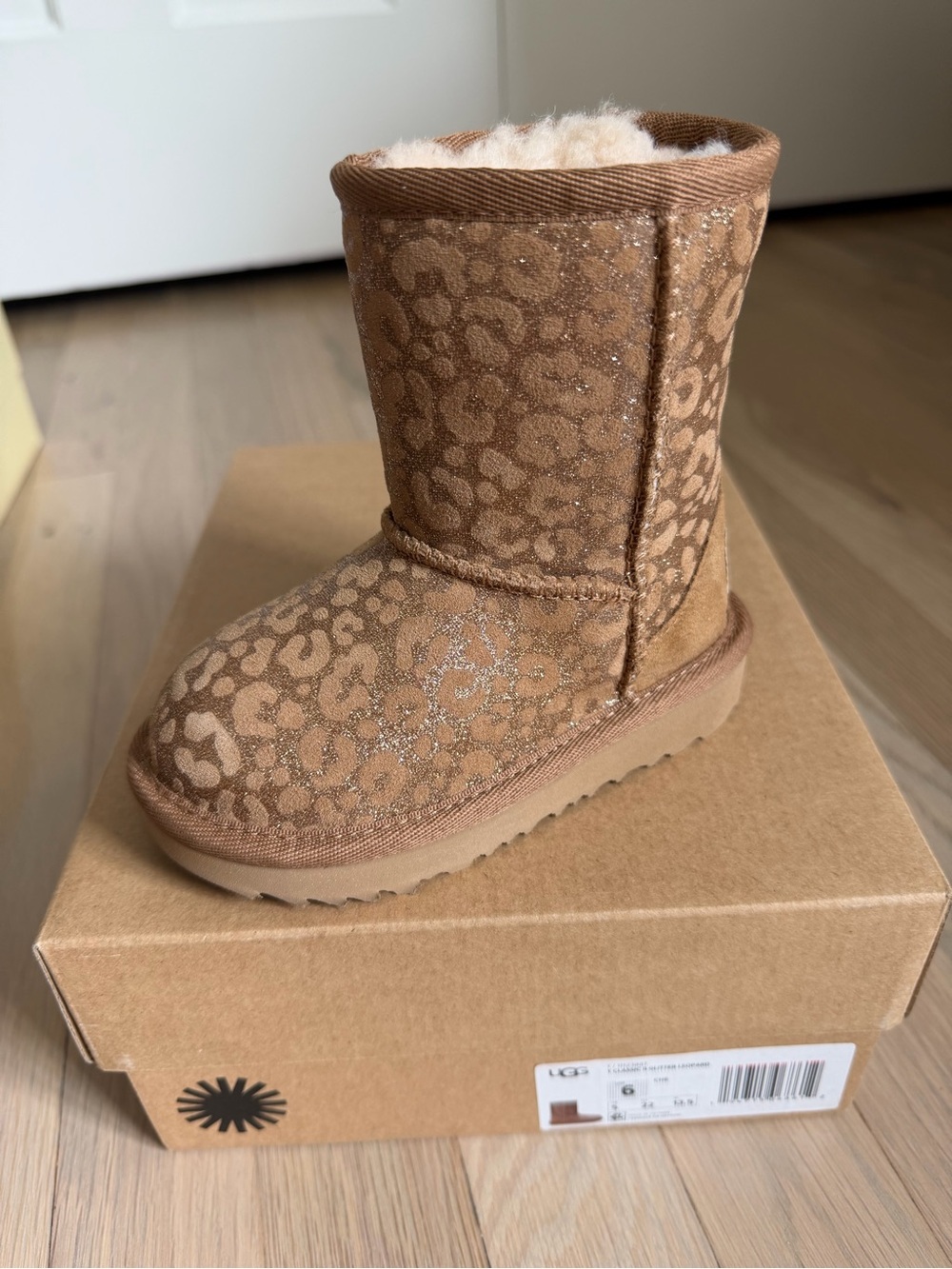 Ugg classic II glitter leopard size 6 toddler